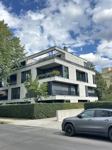 Moderne Neubauwohnung mit Sonnenterrasse und Balkonen in Alt-Westend — photo 1